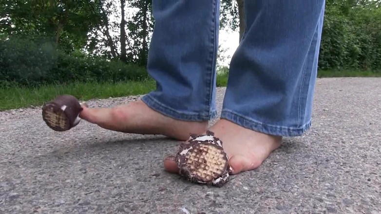 Popp Sylvie: Barefoot crushing