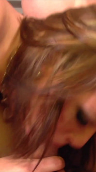 Courtney Cummz Goo engulle