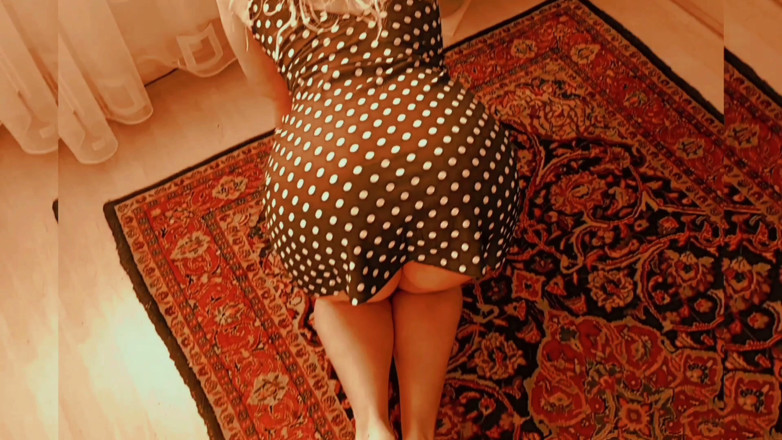 Selena701: Mature Blonde Wife Enjoys Daily Quickie