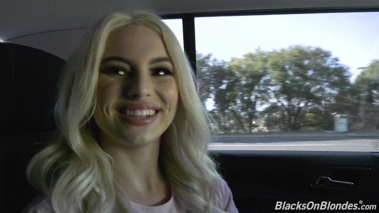 Blacks On Blondes: Aria banks si cewek mungil di-gangbang sama kontol besar pria...