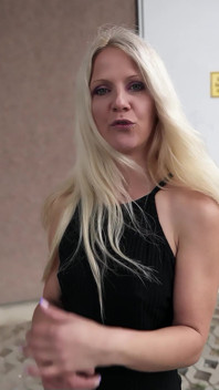 Německý skaut - hubená zralá Caroline De Jaie na castingu bez kondomu