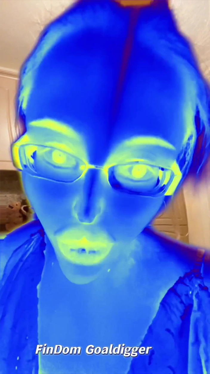 FinDom Goaldigger: 我的大眼镜让我很难打哈欠