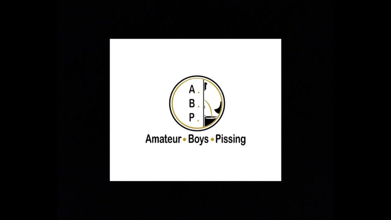 AmateurBoysPissing: Đi tiểu trong một Fleshlight được giúp đỡ bởi một người bạn...