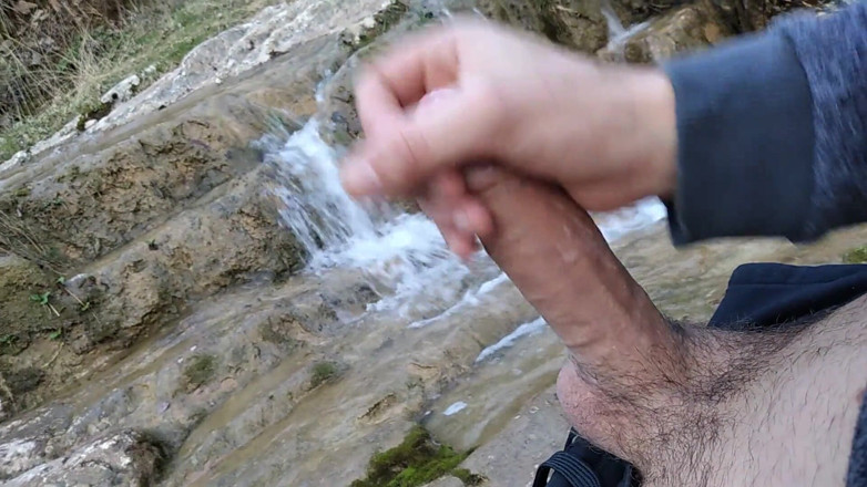 Elvissc: Bello dà una perfetta sborrata da un bel grosso cazzo...