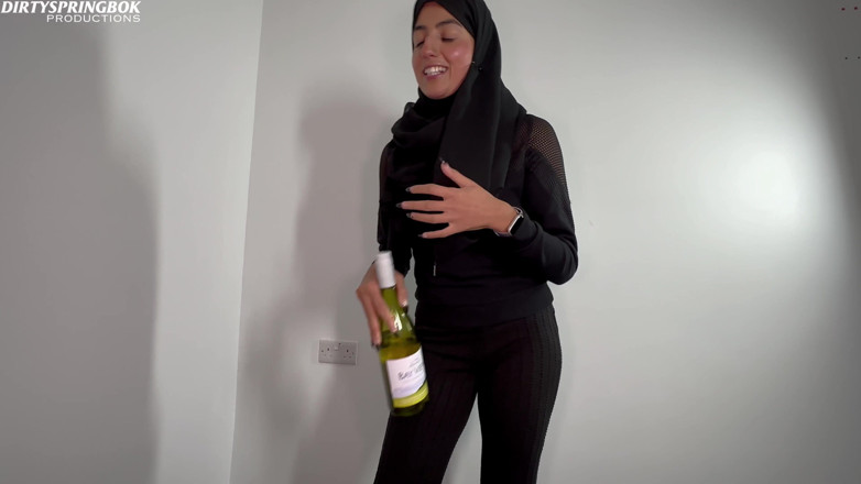 DirtySpringbok: Hijabi Slut Drinks and Sucks White Cock During Ramadan