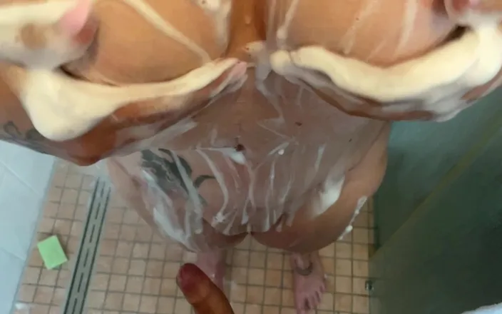 Dirty Lisa: Shower Without Condom