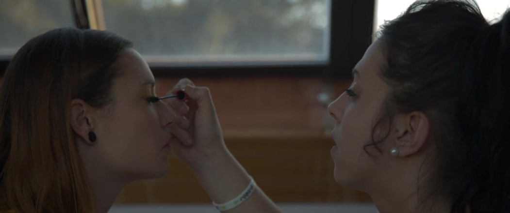 Pussy Babes: Maquillaje azione lesbica con leccate di figa