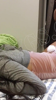 T9 - Une Asiatique en tenue de lapin se fait baiser