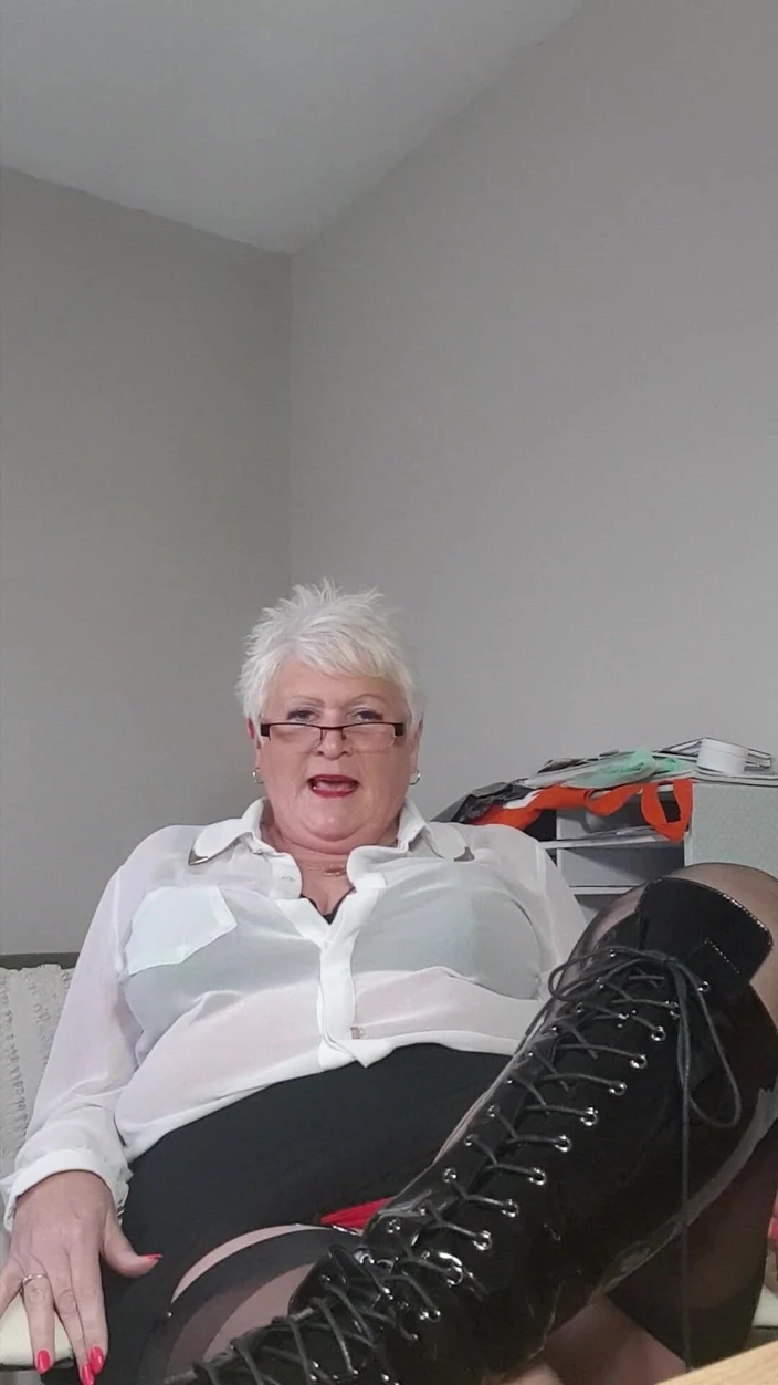 Uk Joolz: Hes so Easy to Tease