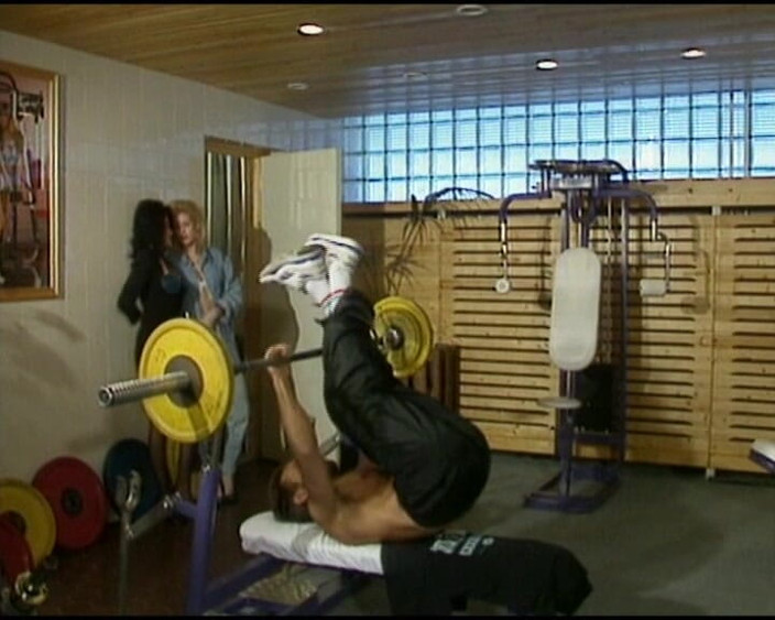 Deutscher hardcore: Anal Orgy with Stunning German Sluts After Training