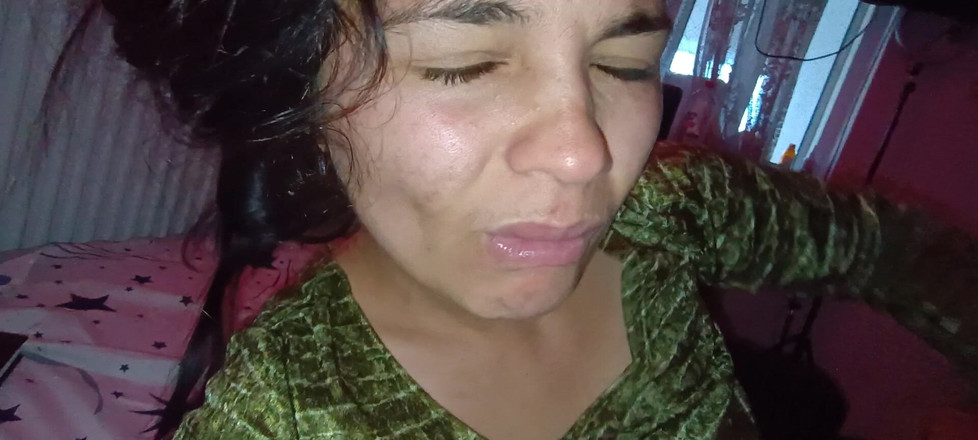 Ionut899: Ayah tiri menggunakan mulut dan tekak saya supaya awak boleh...