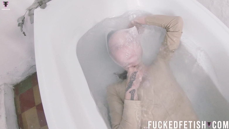 Fucked fetish: HD Sattira plná zoufalá taška a vodní vanu Zábavné tváře