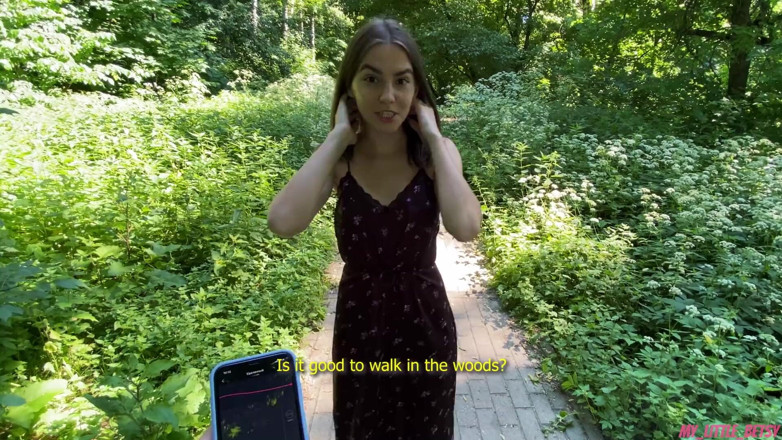 My Little Betsy: Plimbarea în pădure cu luxuriantă s-a încheiat cu ejaculare pe față și păr