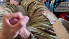 Gay Soldier Stuff: काला और नंगे पैर पहने मेरी वर्दी में हिलाना!