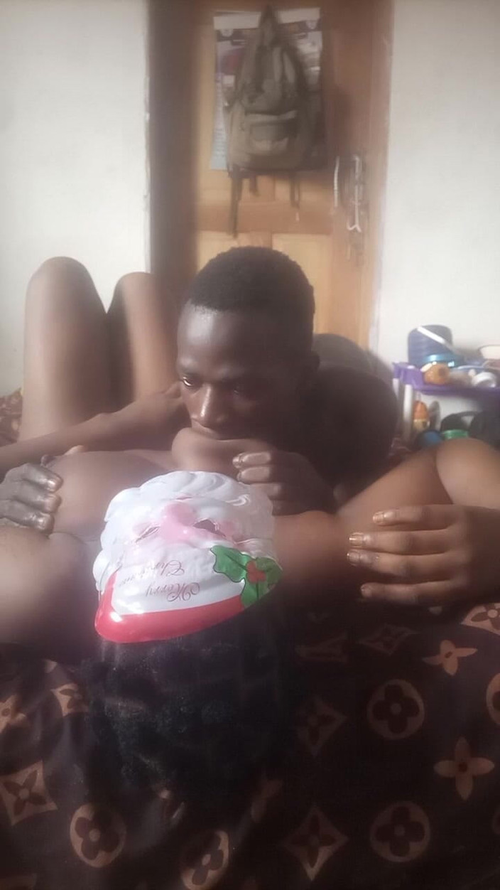 Oladi plenty tv: Ця дівчина з великими грудьми готується до траху