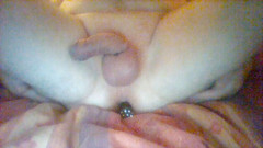 Pellefnatt: Mă masturbez cu un vibrator în asul meu