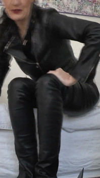 Tu tarde de servicio de botas conmigo, oliendo botas, Lady Victoria Valente