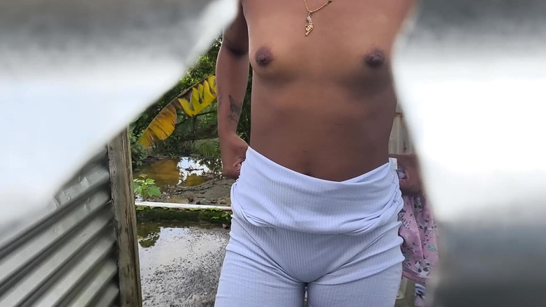 kloyesteicy: Cewek seksi di ruangan booth