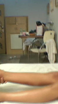 Sucer les pieds, fétichisme des pieds, des filles latines