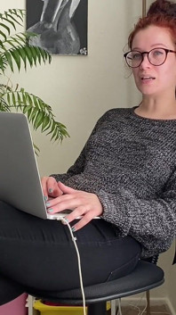 Șeful are nevoie de o nouă jucărie de futut Joi Interviu