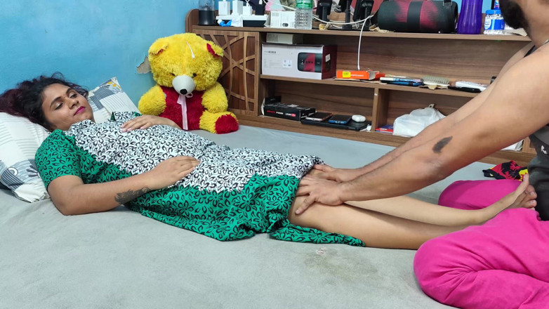 Vaishnavysharunraj: Malayali ehefrau füße massage von ehemann