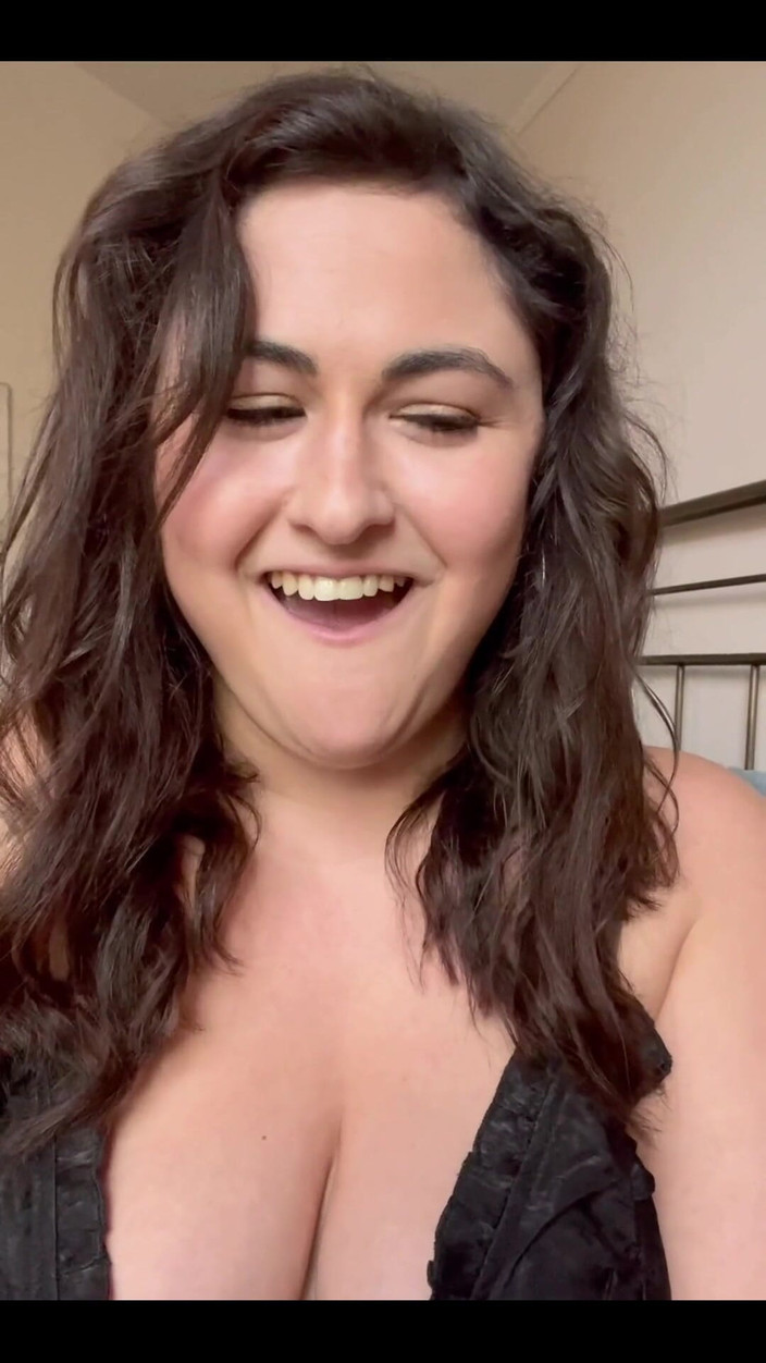 Josie Jaxxon: Josie Jaxxon İstek Alıyor