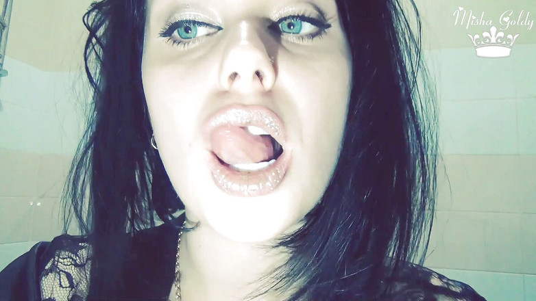 Goddess Misha Goldy: Goldene lippen