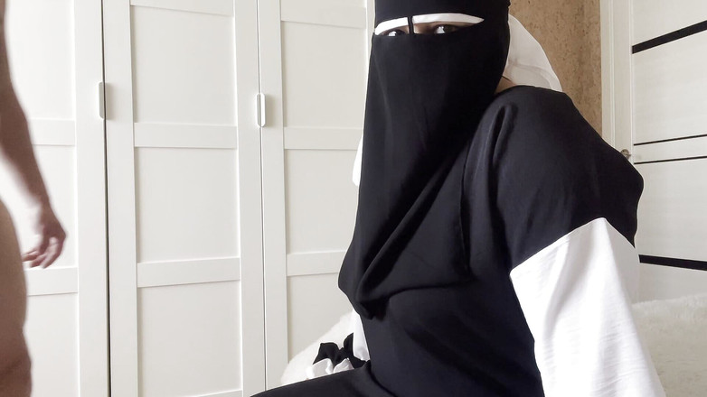Lux Eva: Ibu tiri Arab bertetek besar dikongkek keras gaya doggy