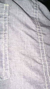 वह विशाल इरेक्शन वाले अजनबी के को पकड़ती है।