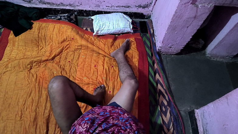 Amarjit2526: 饥渴的继妹让我抚摸她柔软的阴户，然后坐在我的鸡巴上
