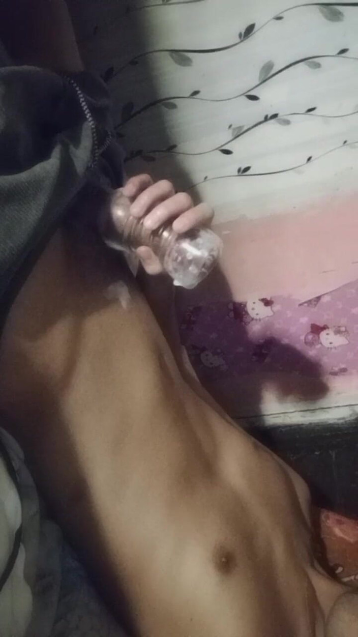 Sunflower Baby 69: Lagi asik muasin memeknya pakai mainan seks favoritnya