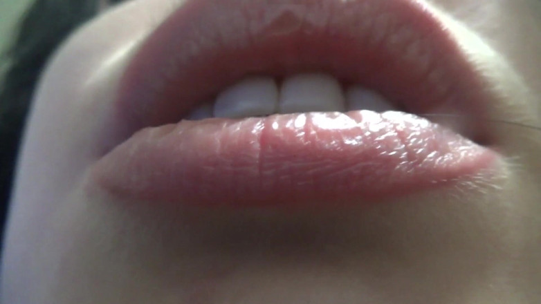 Goddess Misha Goldy: ¡Labios grandes y llenos, dientes y fetiche gimiendo!