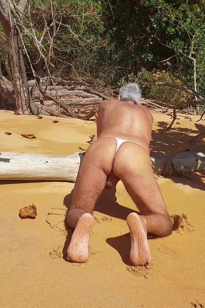 Ladysilvas: Ladysilva dengan celana dalam di pantai benar-benar pelacur nakal yang...