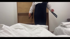 Lux Eva: Arabisk hembiträde förför hotellklienten i rummet med sin tajta fitta