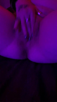 Une MILF gothique sexy te taquine
