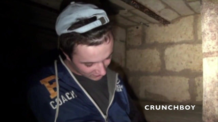 Crunch Boy: Feminatz gêmea fodida por Theo em porão discreto