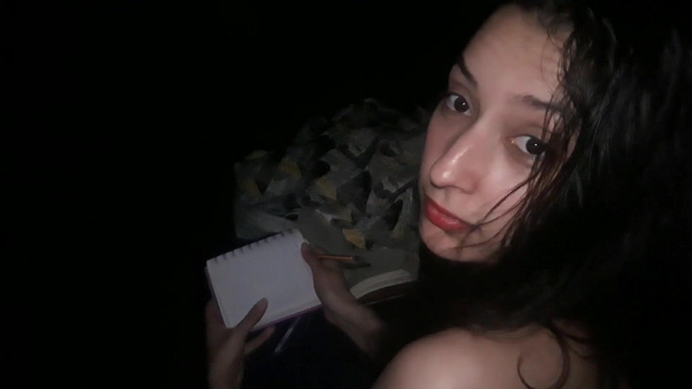 Little Ant2: Vecina mea excitată a pătruns în camera mea. Nu m-am putut...