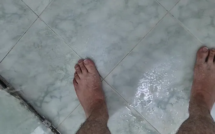 Lkdick8: Shower pee. Lk dick