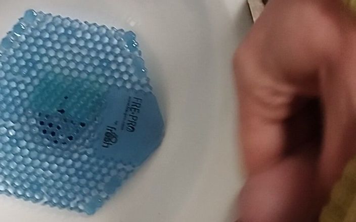 Bayer: 화장실에서 오줌 싸기