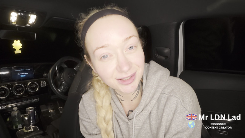 Mr LDN Lad: 자지를 빨고 핑거링하는 핫한 변녀