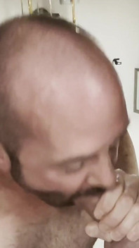 Můj kamarád pracuje na tátově velkém tlustém ptákovi.