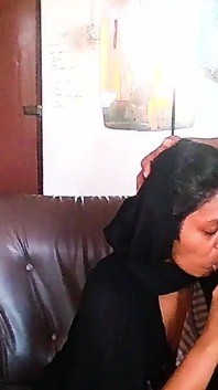 Hijab MILF Had a Visitor Daily,when Husband Goes to Work.