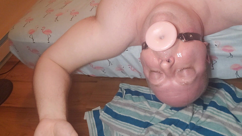 Charlieboy69: Muie adâncă în gât de 7 inci, dildo King, cu căluș în gură