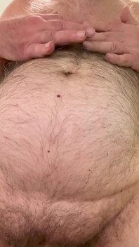 Trenér Karl Si Hladí Chlupaté Břicho Pro Vás 6940