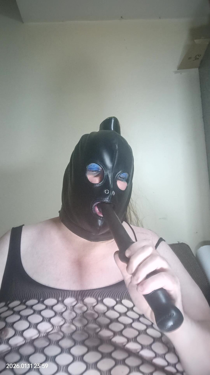 Stephanie-Nicole-TV: Bbw TV saje robertek a fackuje jí půlky s It...