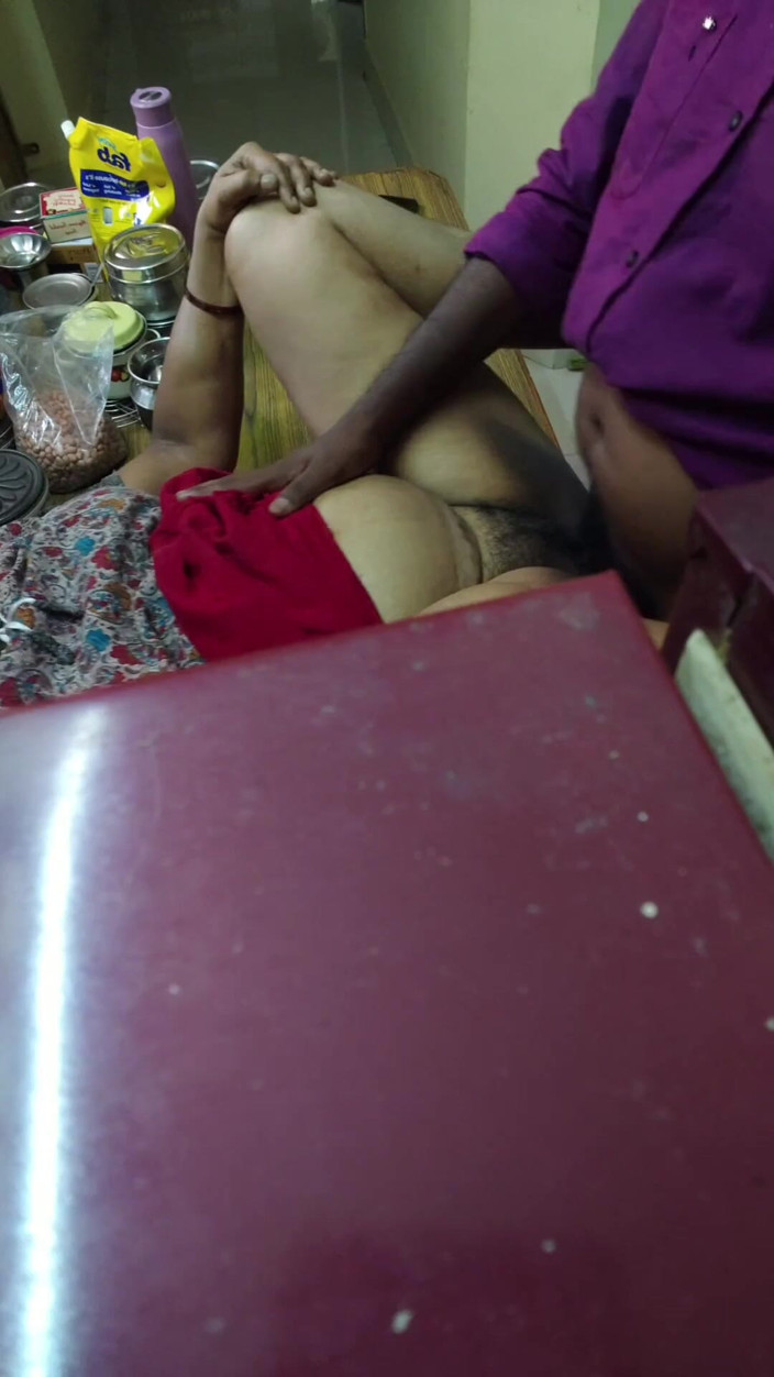 Porn films: Pemilik rumah mengongkek makcik tiri Tamil