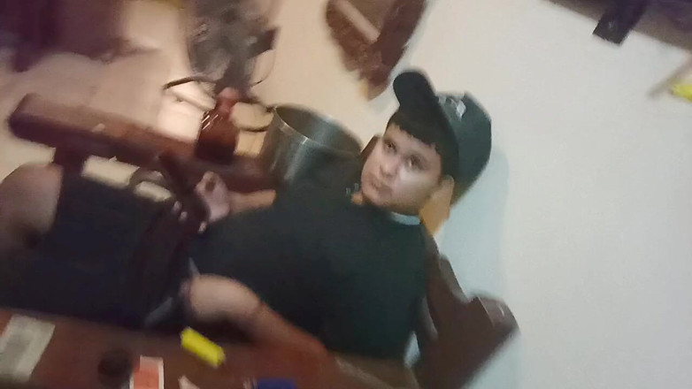 Tetto Michel: Syn mojego sąsiada odwiedza mnie potajemnie na seks oralny