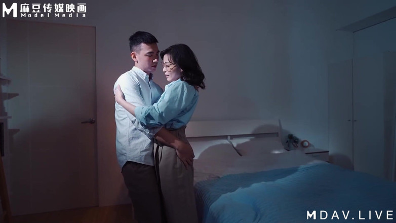 ModelMedia Asia: Hombre-0003 amor que no se puede tocar