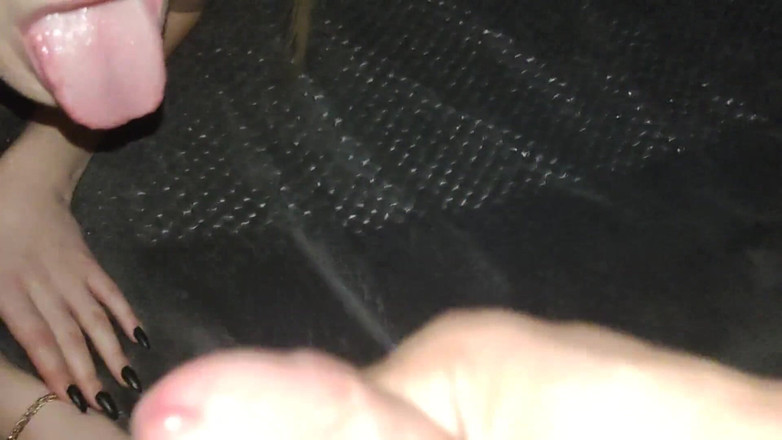 Taboo Room: La figliastra spaventata assaggia la sborra del patrigno per la...