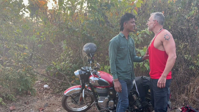 Sinn Silver: Ayah tiri Dijemput Dalam Perjalanan India